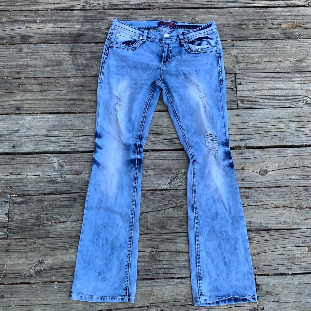 No Boundaries | Light wash destructed bootcut jean